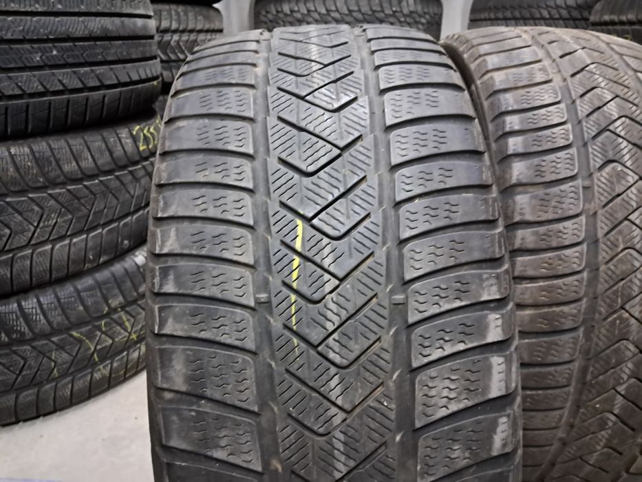 Anvelope second iarna 235 35 R20 Pirelli