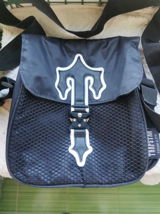 Geanta Trapstar crossbody culoare neagra