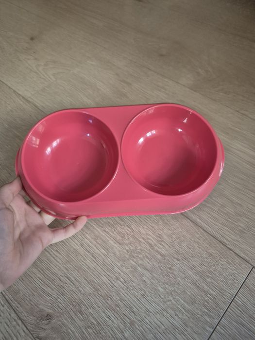 Котешка тоалетна и купички