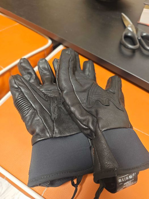 Ски ръкавици, Брутални Яки Level Rexford