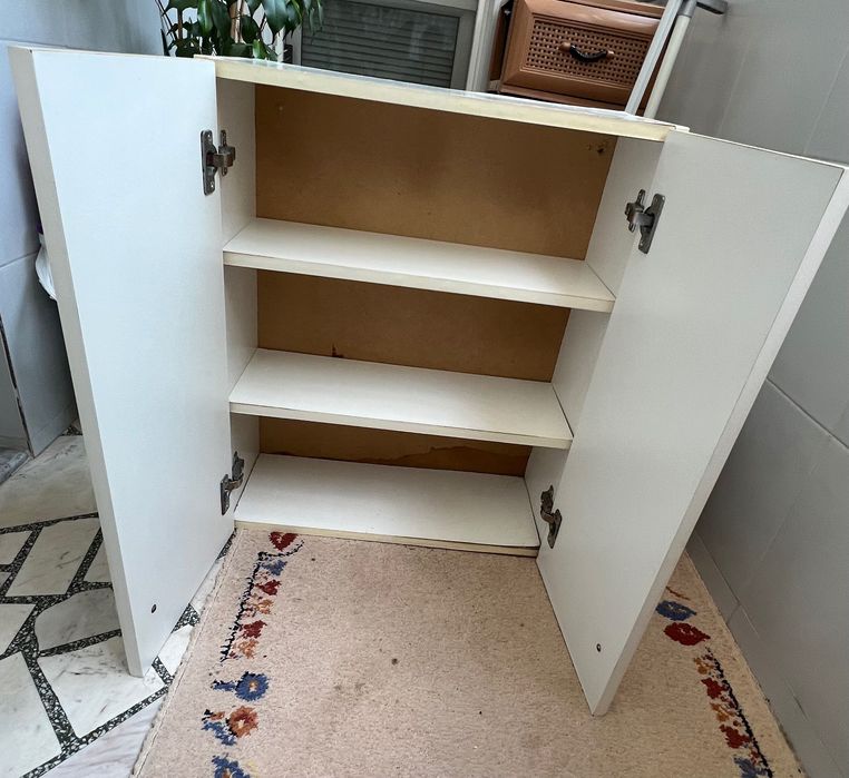 Дървен шкаф запазен