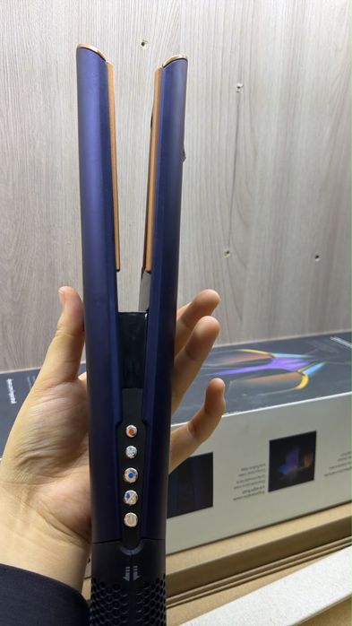 Продам утюжок Dyson