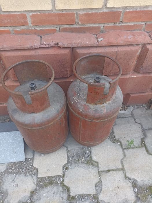 Продам газовые баллоны ,2 шт