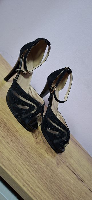 Продаётся женская обувь 39 размер