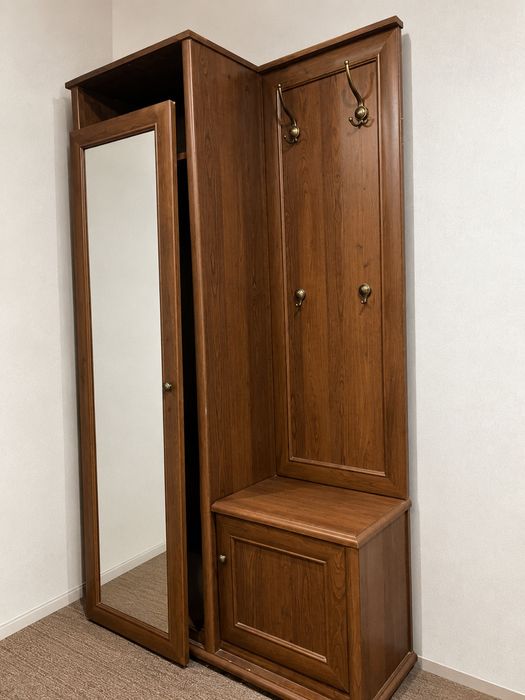 Продам шкаф в прихожую