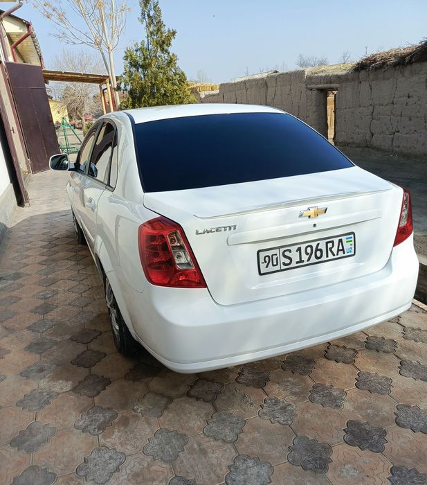 gentra 2023 yil yurgani 16100 metani bor moshina tayor petnosi bor