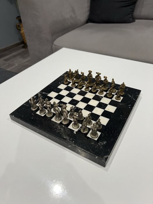 Красив антикварен шах