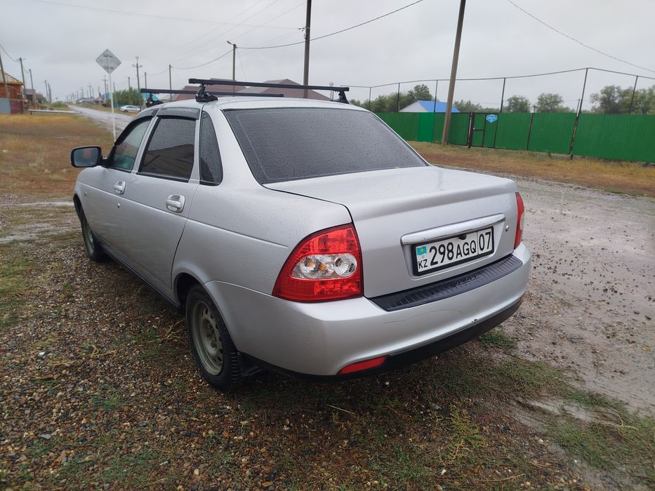 Продам приора седан