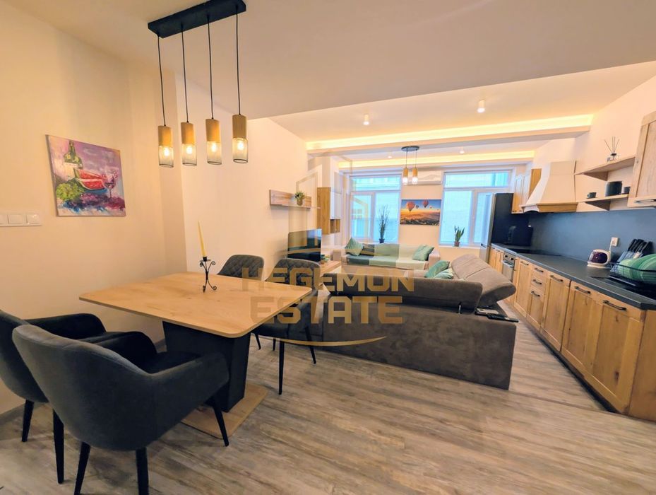 Продава се Тристаен апартамент в Варна, Център - 88 кв.м за 1536 €/кв.м - Снимка #1