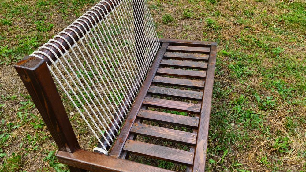 Продавам ръчно изработени двусед дивани от масивно дърво