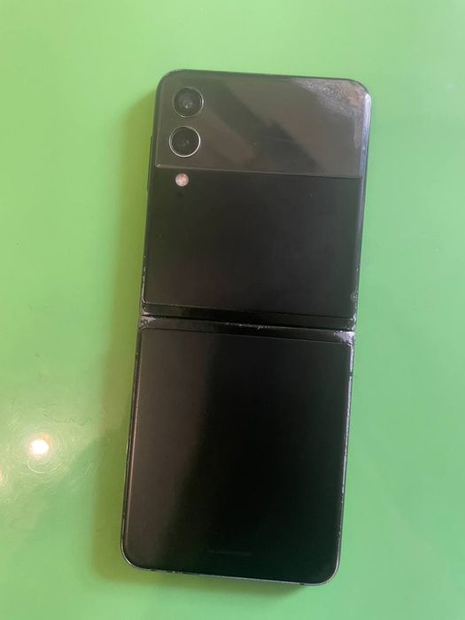 Samsung Z flip 5g 128 gb AT&T