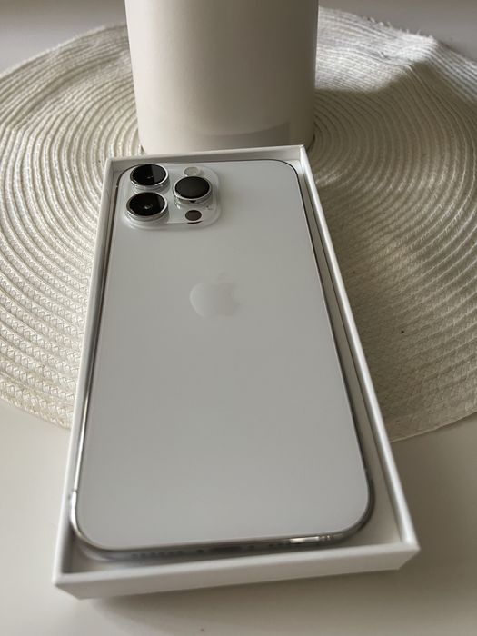 Iphone 14 pro max  alb withe  10 din 10