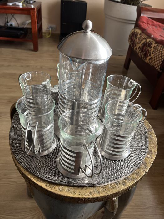 Френска преса с шест чаши