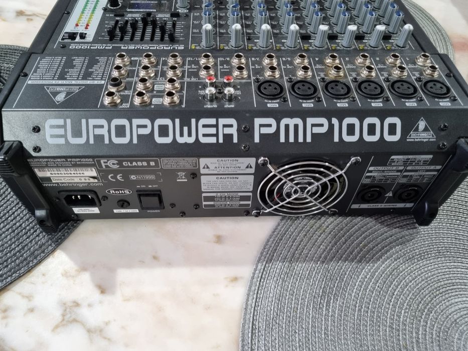 Смесителен пулт BEHRINGER PMP 1000