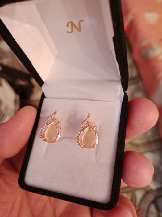 Продам новый комплект, качественной бижутерии .