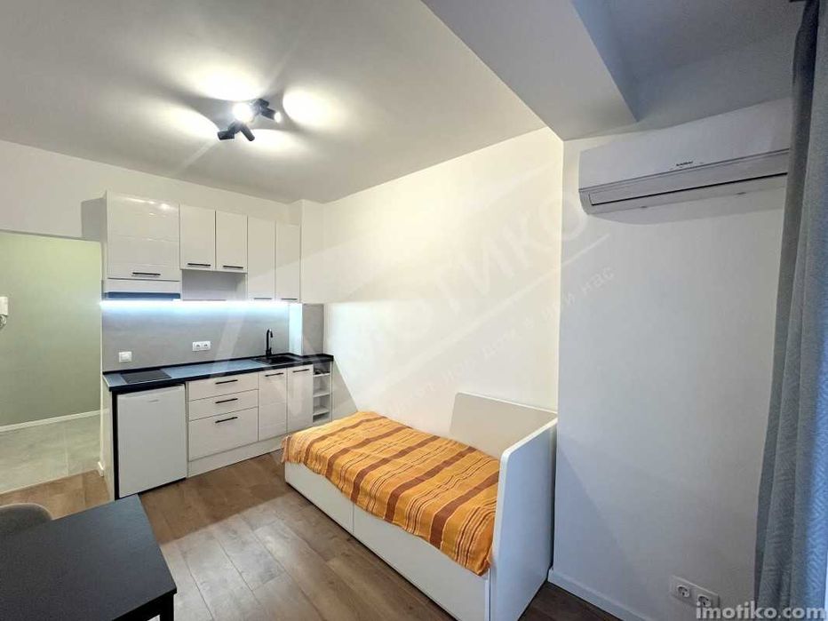 Едностаен на метри от Медицинския университет