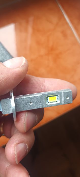 Becuri auto led H1