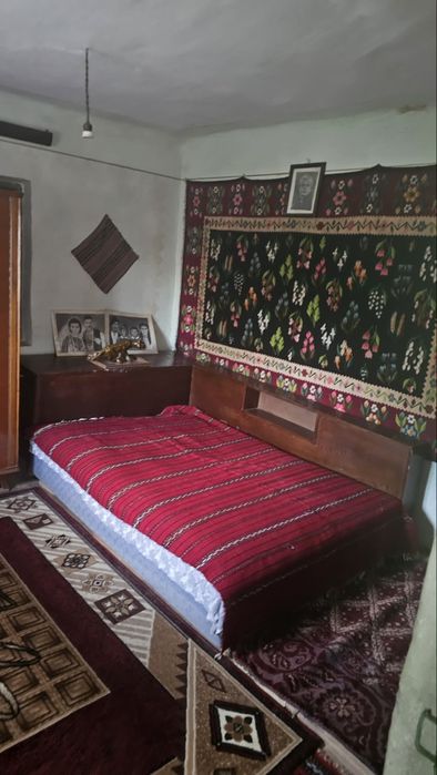 Casă de vânzare cu anexe și grădină
