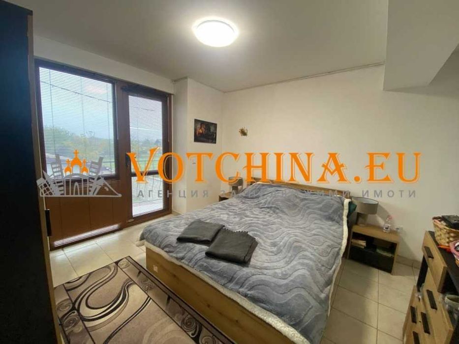 Двуетажна къща с двор в село Безводица