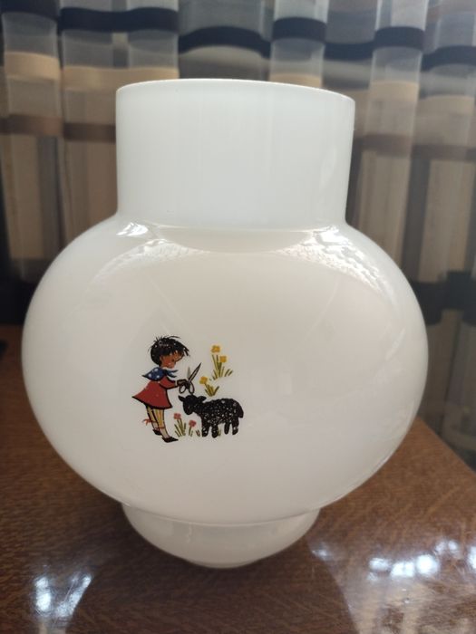 Продаю один плафон .