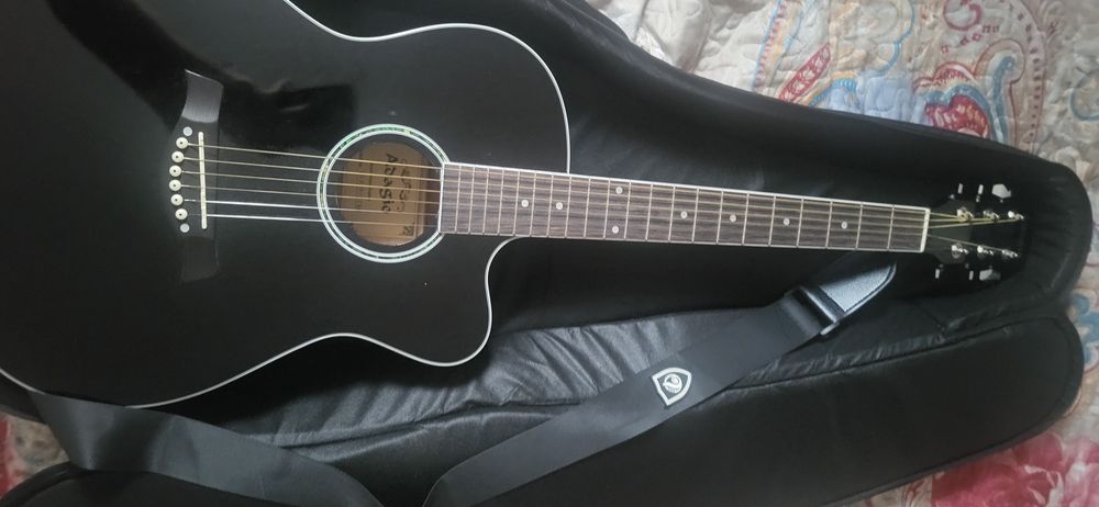 Продам гитару срочно