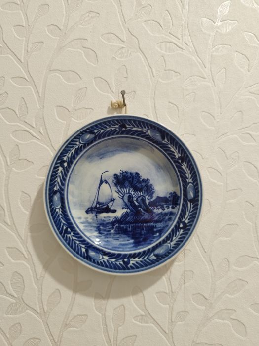 ROYAL DELFTS Холандска ръчно рисувана чиния за стена.