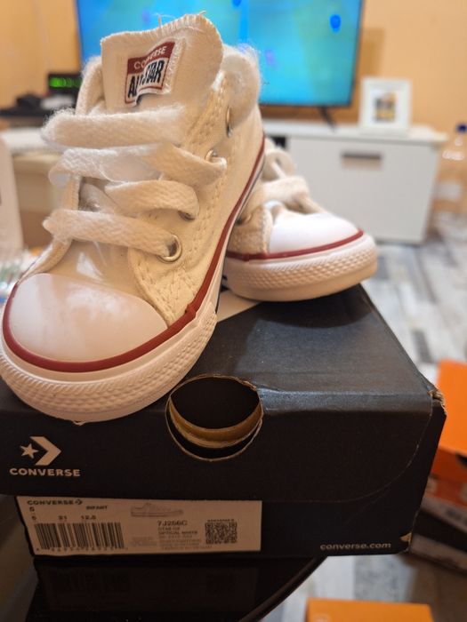 Бял Converse номер 21