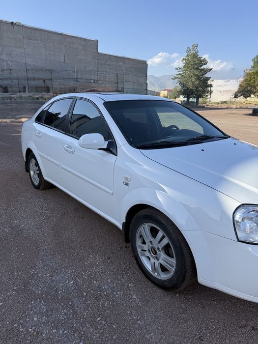 Lacetti 1.8 сотилади