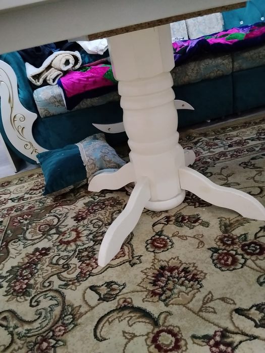 Стол для гостиной