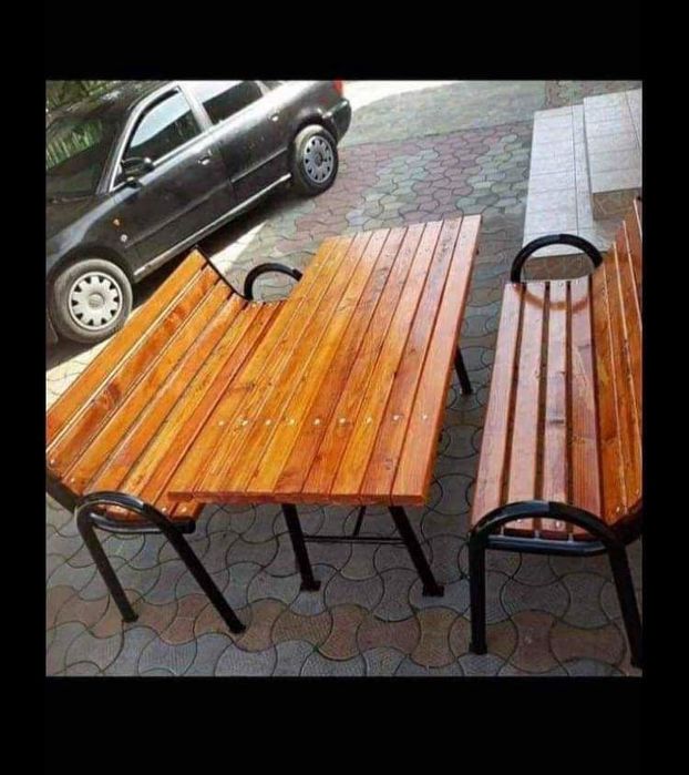 De vânzare, set,masă cu 2banci, la un preț foarte mic