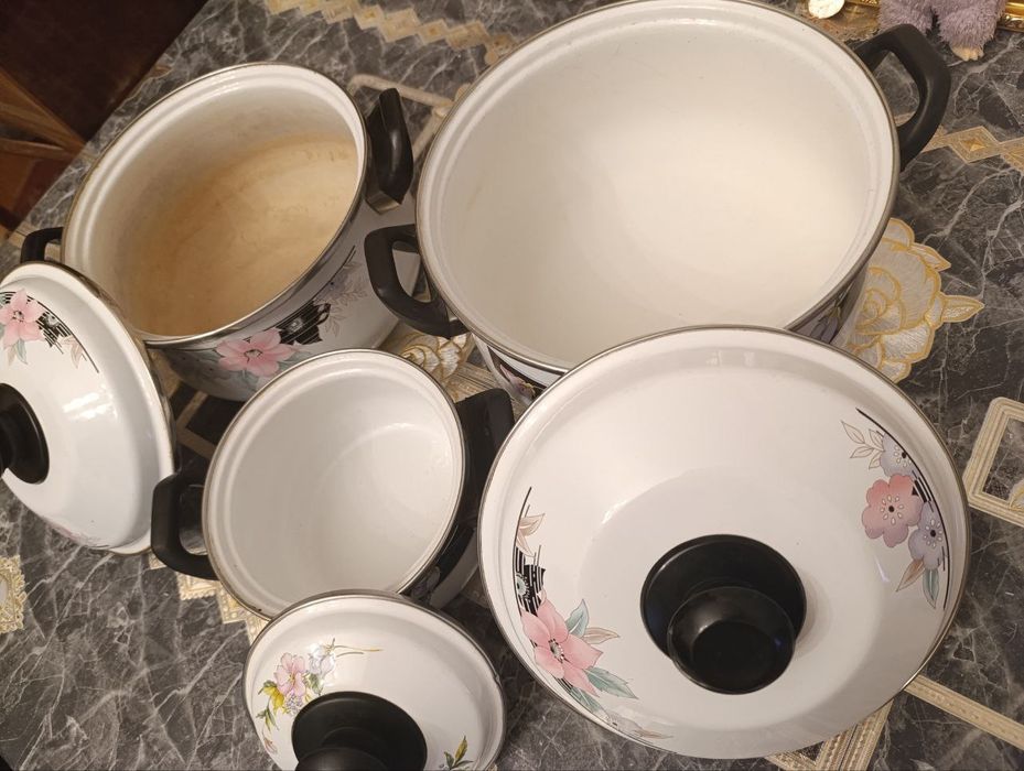 Скидка! Срочно! Набор эмалированных кастрюль,3 шт