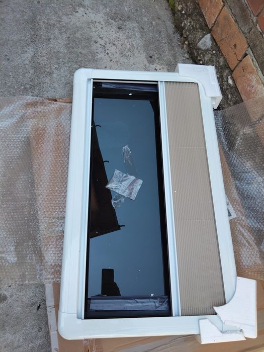 Geam de rulote cu jealuzea nou pret bucată  din 93x53 cm
