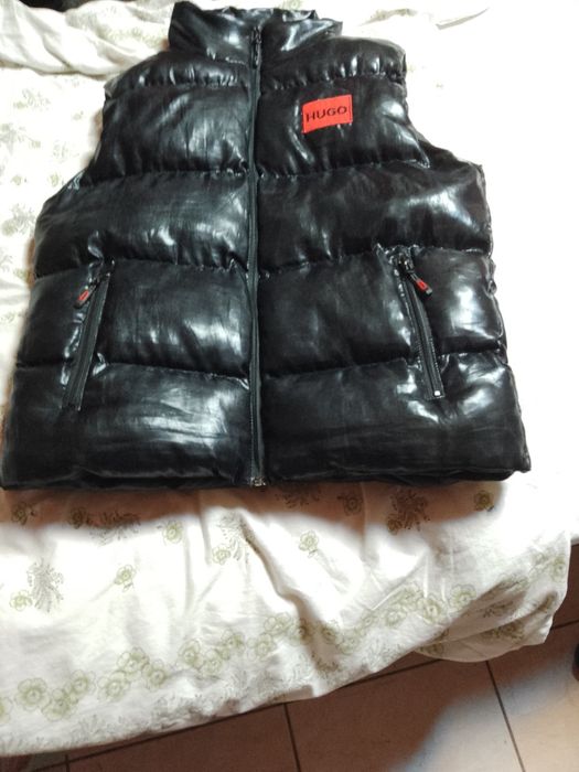 Vând vesta Hugo boss