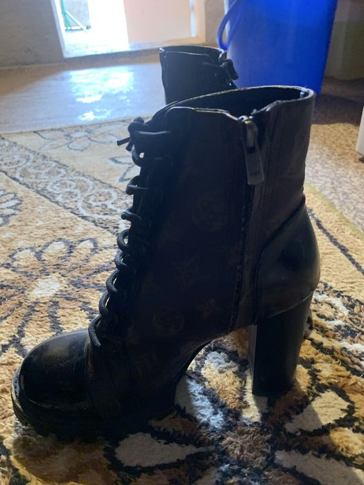 Маркови боти Louis Vuitton.