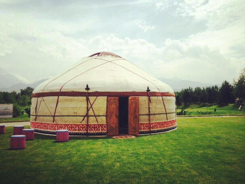 Юрта, қазақы үй, киіз үй.