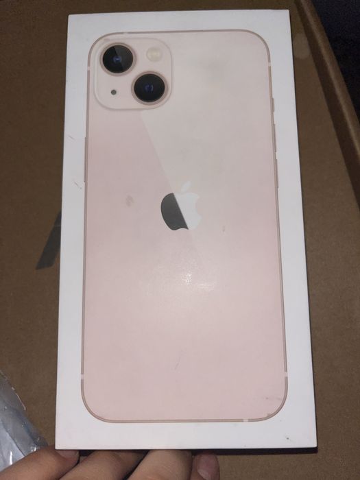 iPhone 13  Apple