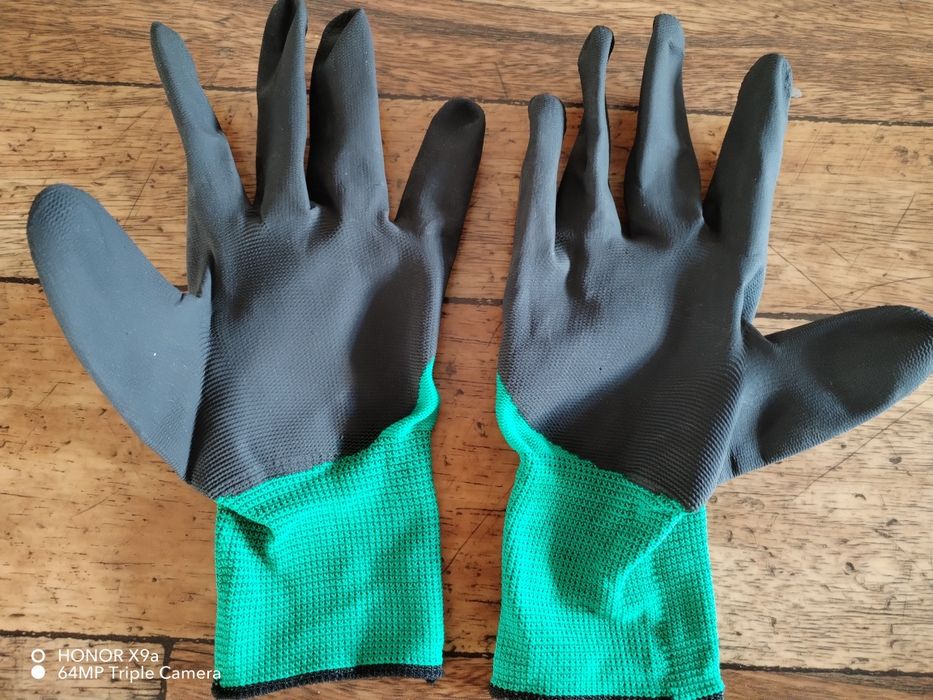 Продаются новые Перчатки