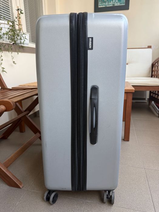 Голям куфар за чекиран багаж American Tourister