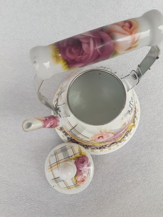 Емайлиран чайник с рози. Индукция