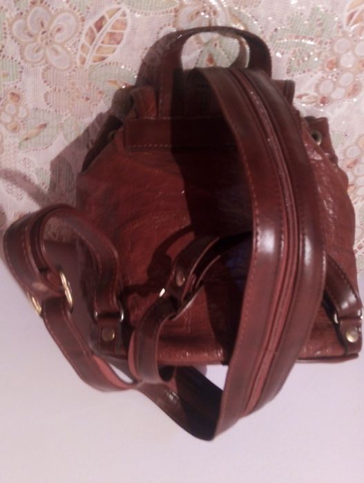 Дамска раница естествена кожа крокодилски принт нова