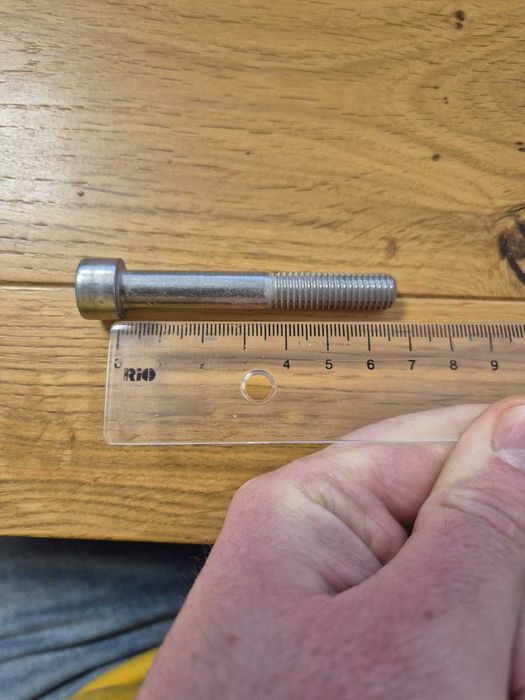 Conexpand metalic pentru fixari in beton