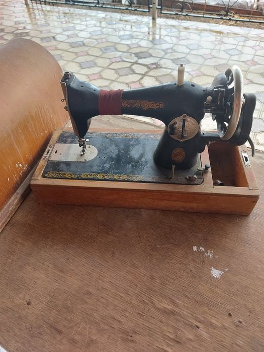 Продается швейная машина