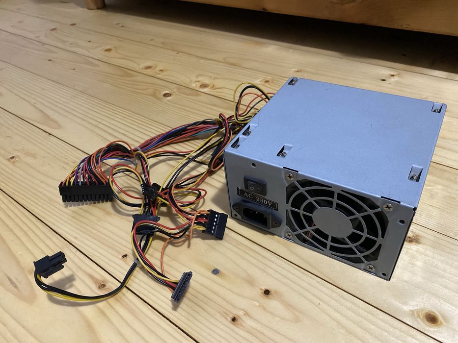 Dau sursa de 520w la schim pentru un cooler cu RGB