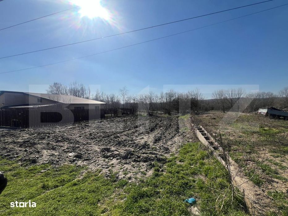 Teren intravilan 351 mp, stradal, zona Izvor