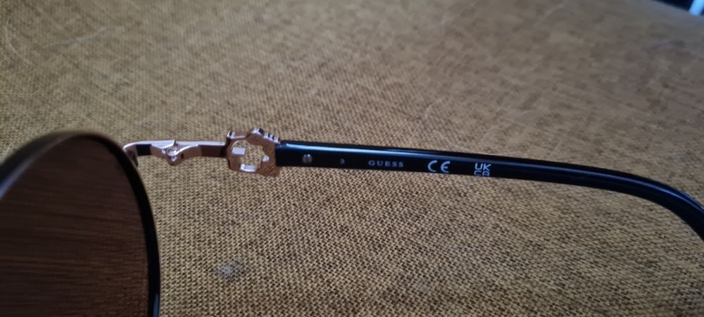 Слънчеви очила Guess  GU7791