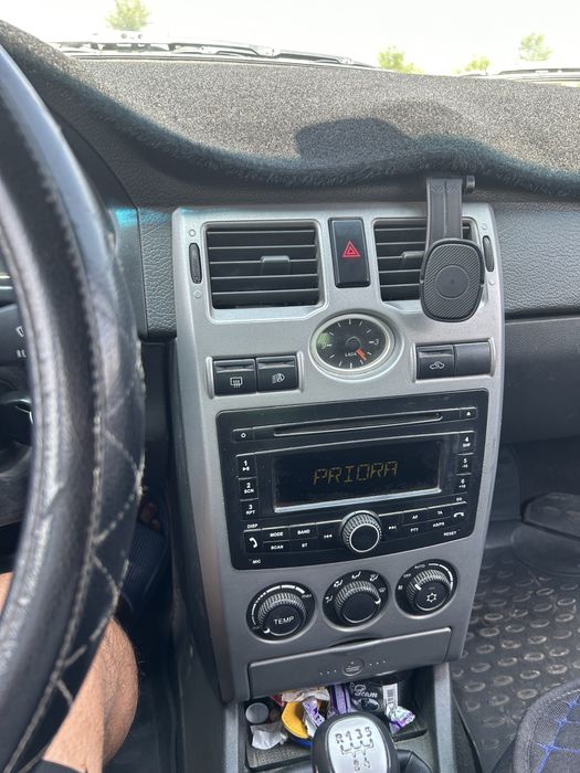 Продам приора машина