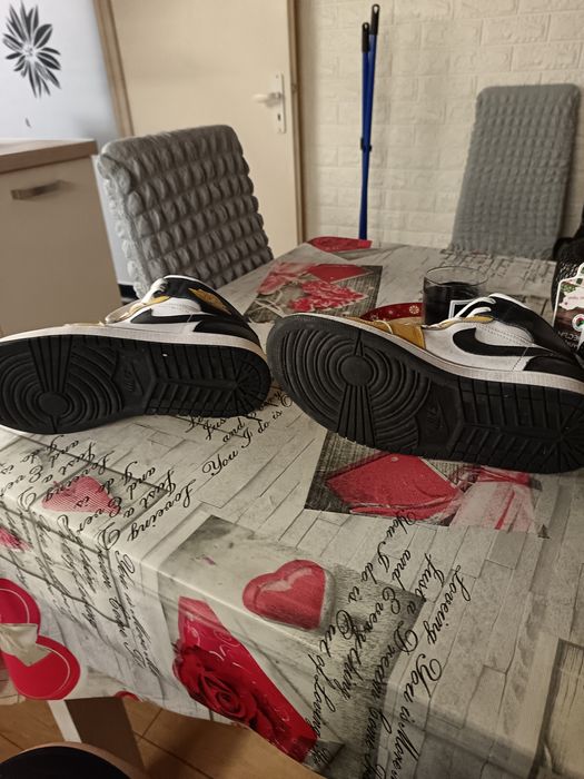 Продавам Джордан ки 41 номер от 300 на 150 лв