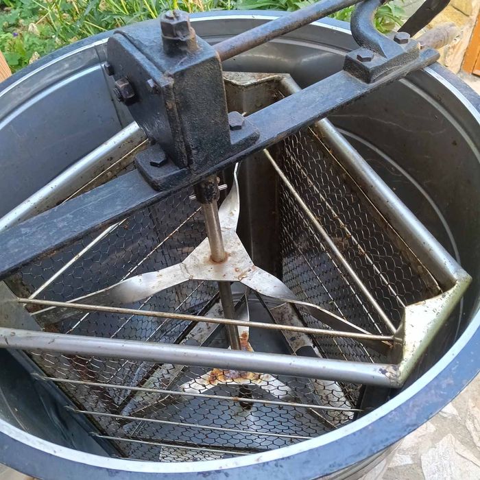 Центрофуга за мед