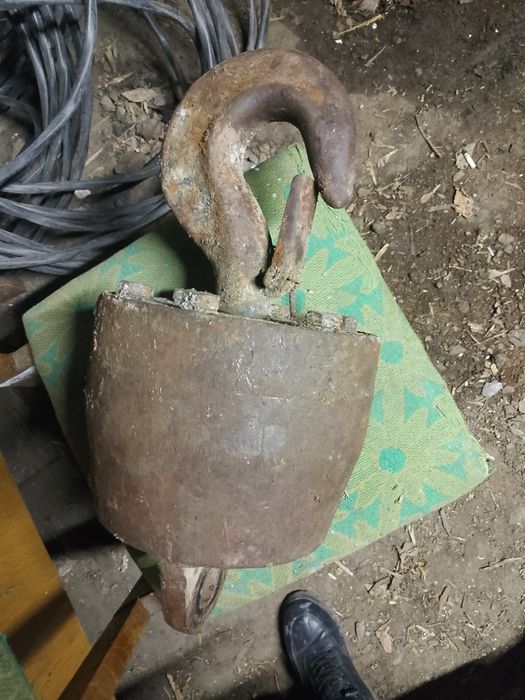 Крюк крановый хороший