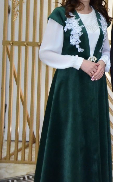 2 бірдей көйлек сатылады